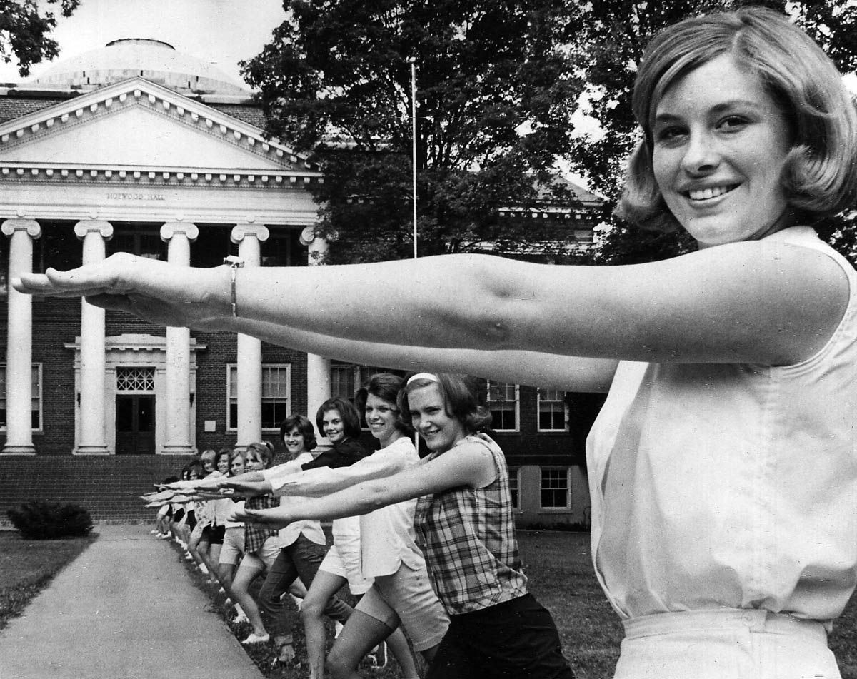 1965-06-14 Cheerleaders Limber up